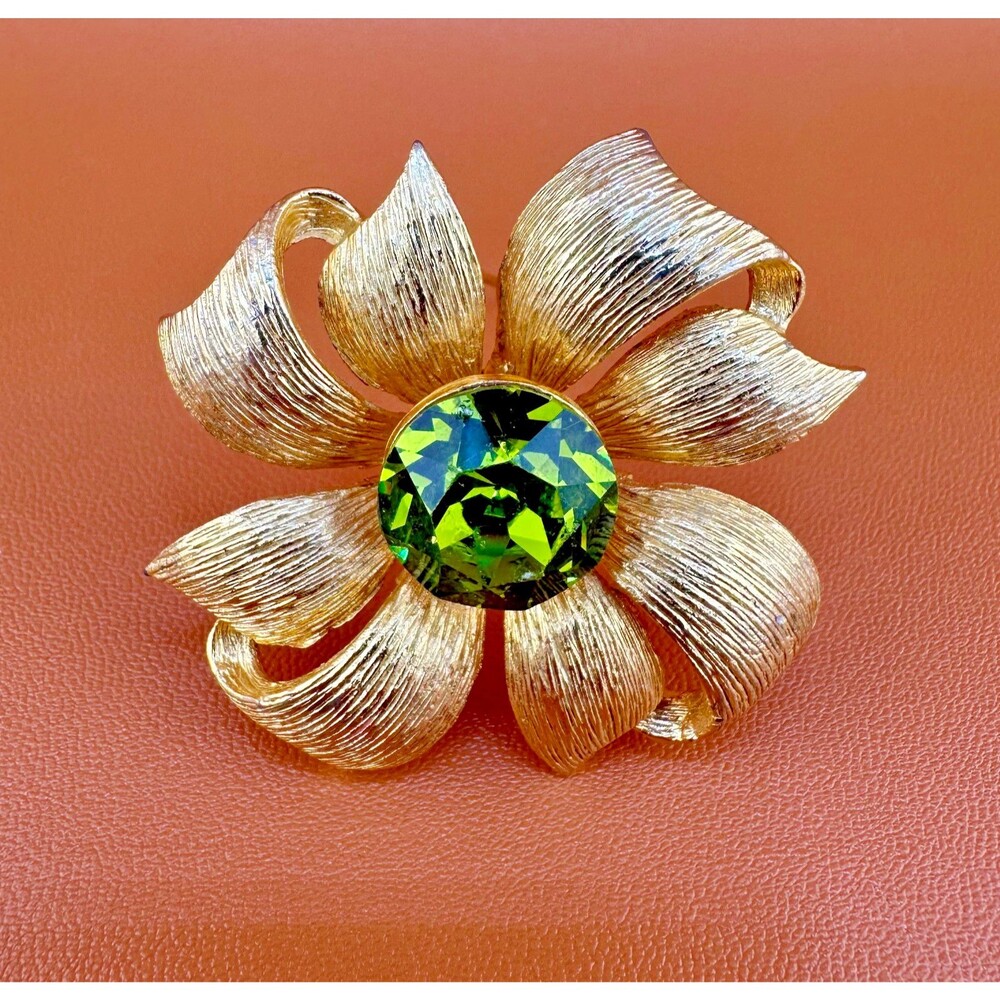 Vintage Rhinestone Flower Brooch Brushed Gold Tone LG Green Stone Signed Dodds
